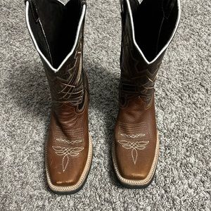 men’s cowboy boots.